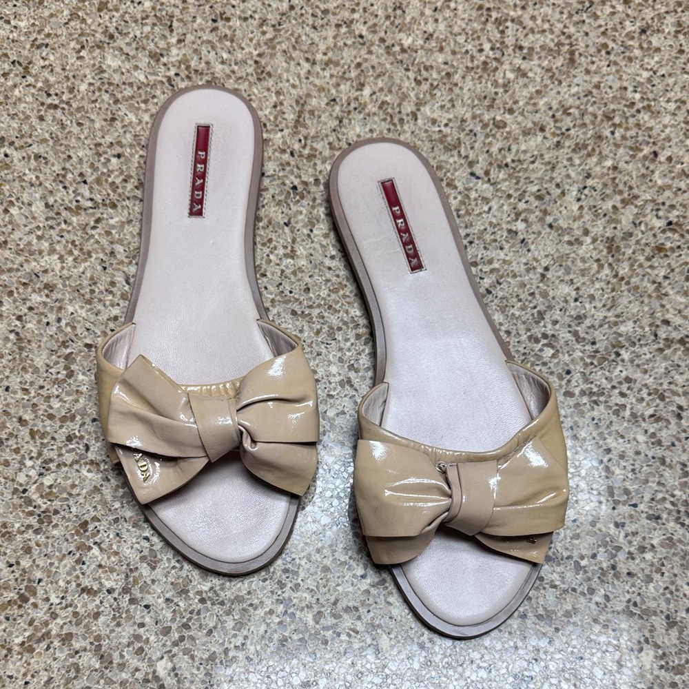 Prada Patent Leather Women's Cream Bow Slide Sandals - Picture 3 of 15